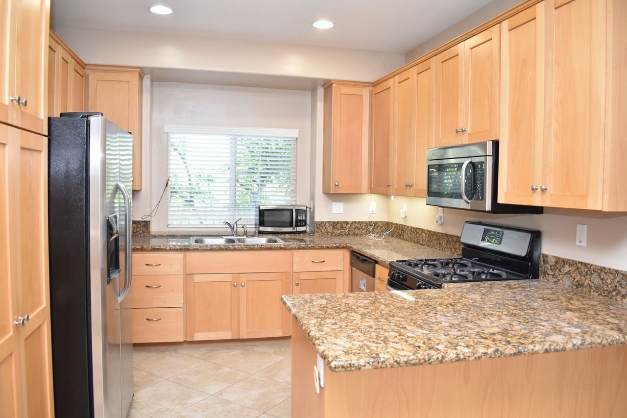 1341 Greenfield Dr - Photo 3 of 17