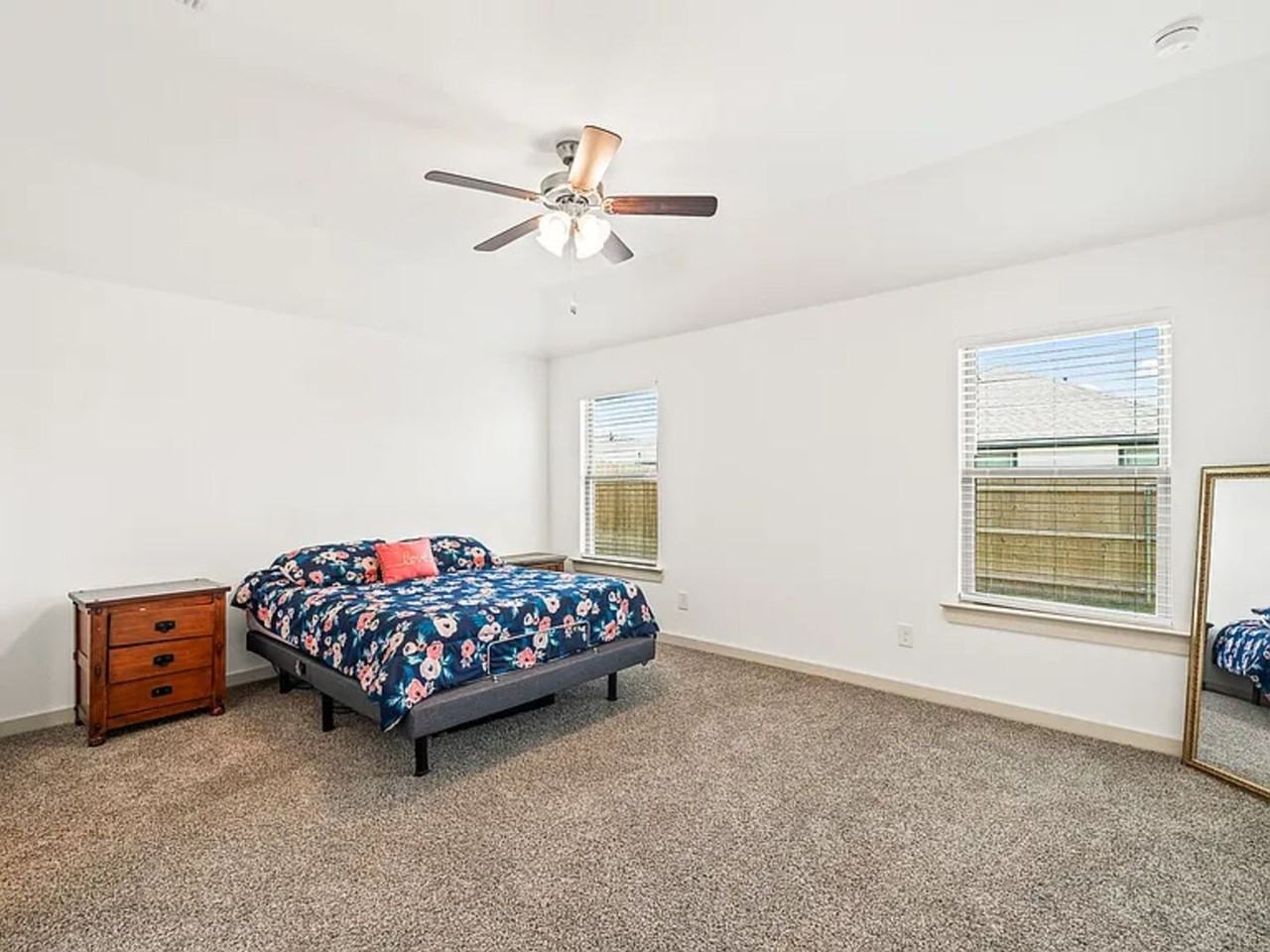 7315 8th St - Photo 7 of 33