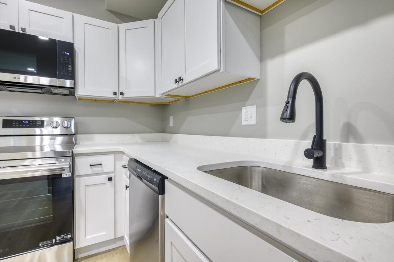 1703 Edmondson Ave - Photo 6 of 10