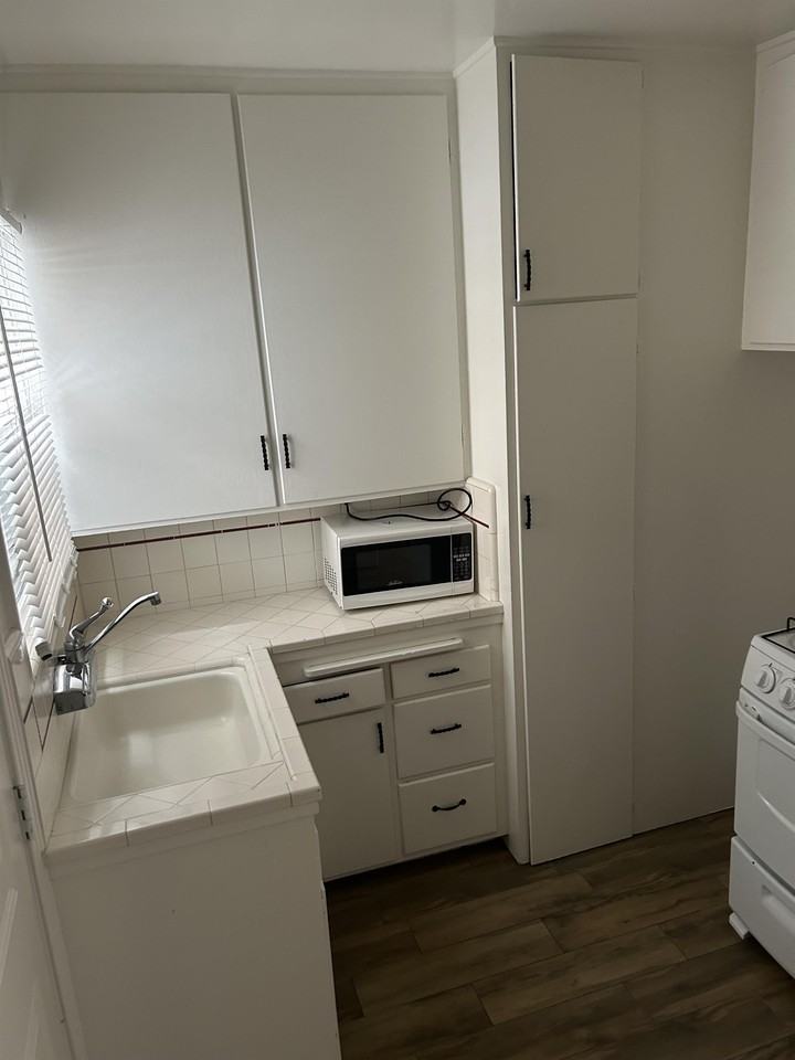 125 La Verne - 2 #2 - Photo 4 of 17