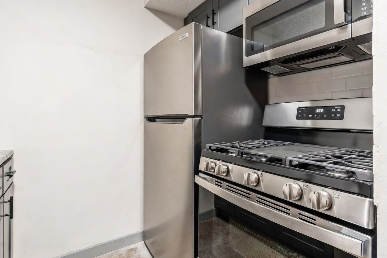 2085 W Broad St #209 - Photo 3 of 15