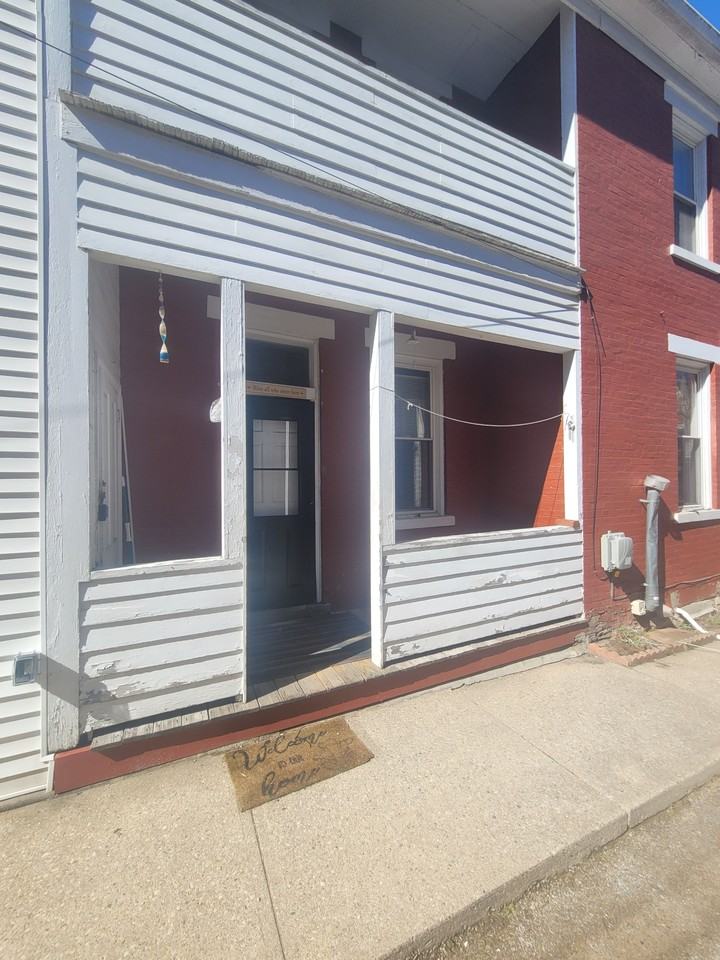 812 6th Ave #1 - Photo 2 of 10