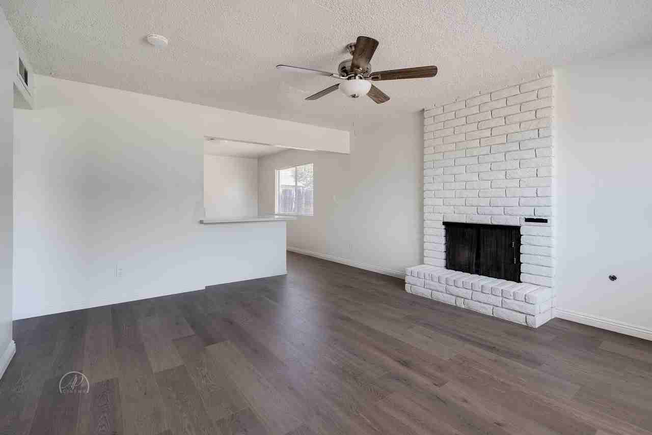 1716 3rd St #2 - Photo 3 of 9