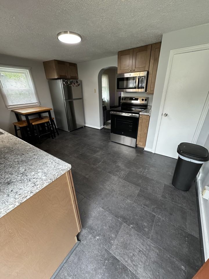 852 Wayne Ave #852 - Photo 2 of 20