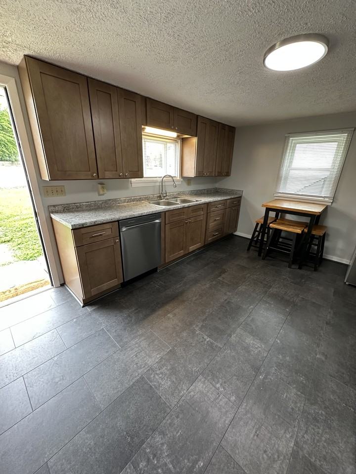 852 Wayne Ave #852 - Photo 3 of 20