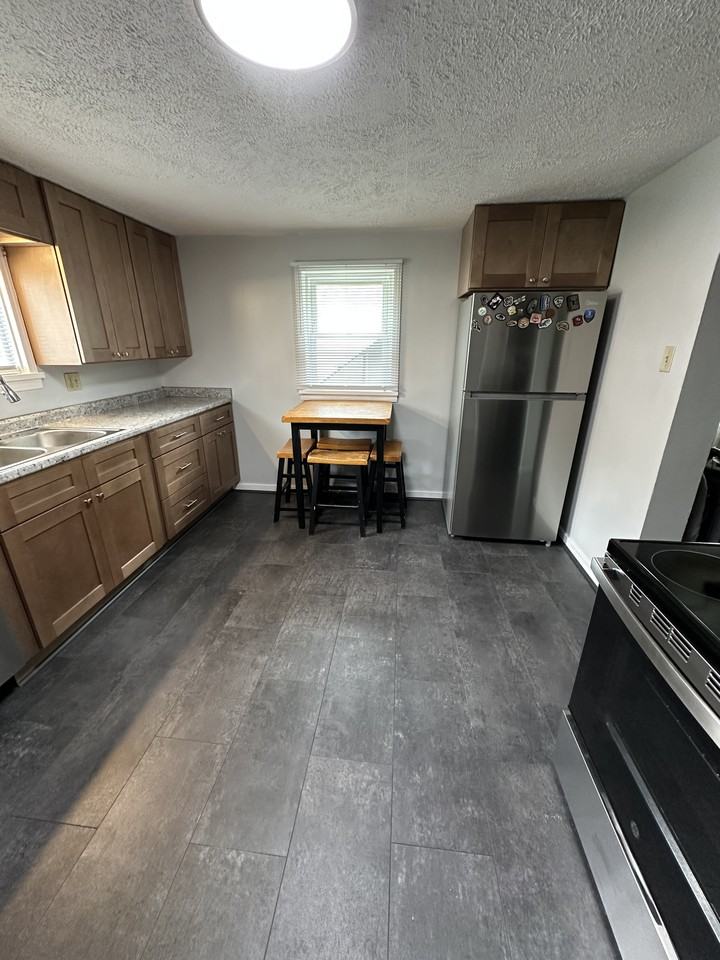 852 Wayne Ave #852 - Photo 4 of 20