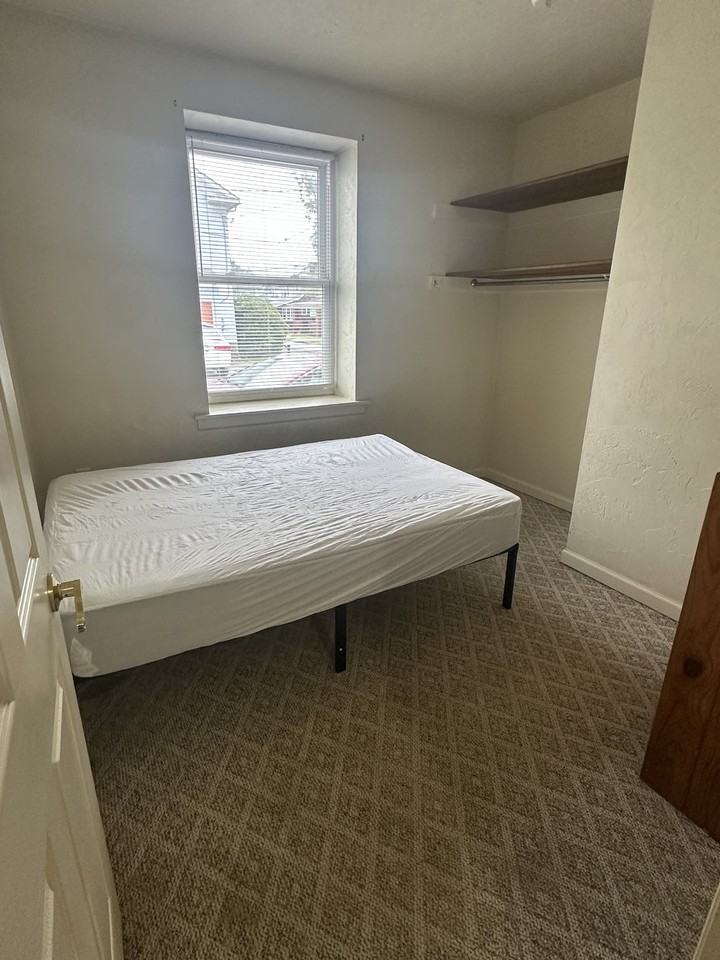 860 Wayne Ave #860 - Photo 4 of 11