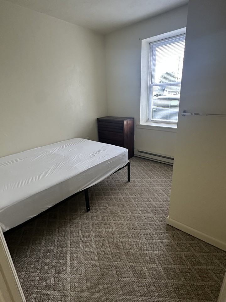 860 Wayne Ave #860 - Photo 5 of 11