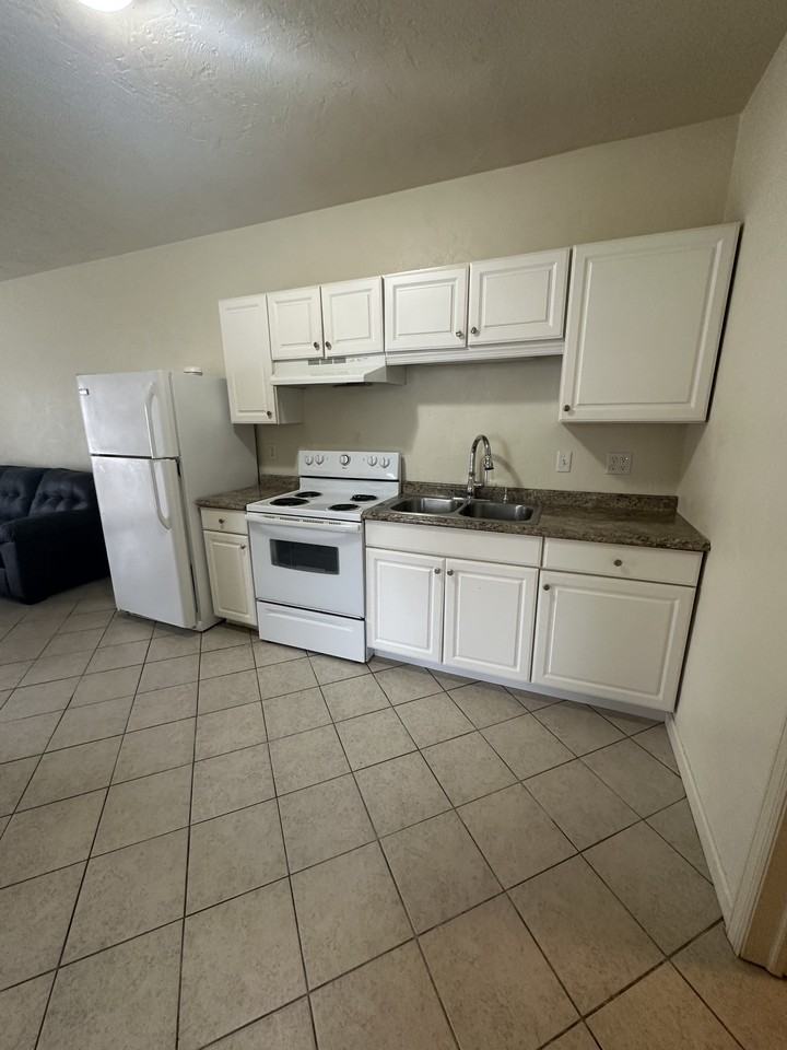 860 Wayne Ave #860 - Photo 6 of 11