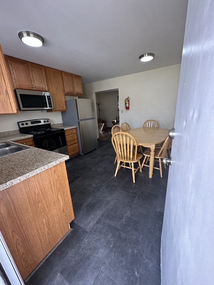 862 Wayne Ave #862 - Photo 2 of 21