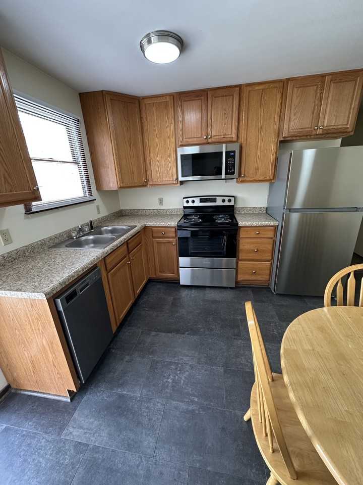 862 Wayne Ave #862 - Photo 3 of 21