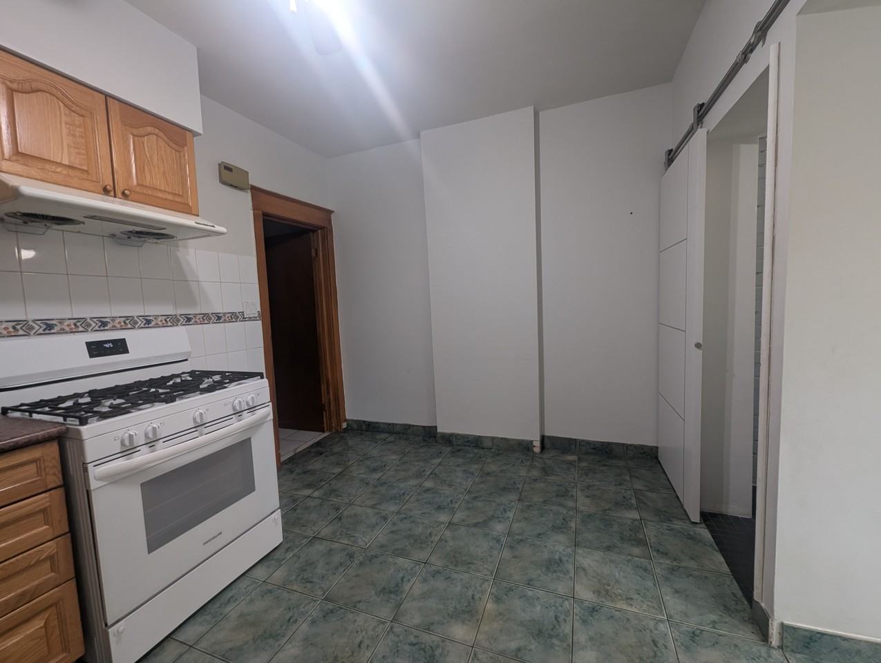 160 Shanly Street - Photo 6 of 31
