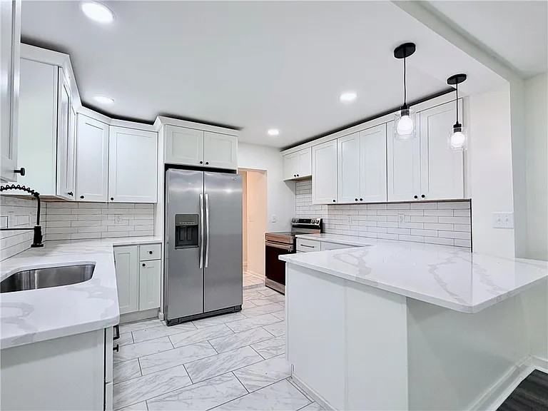 415 Hyde Park Dr #1 - Photo 4 of 10