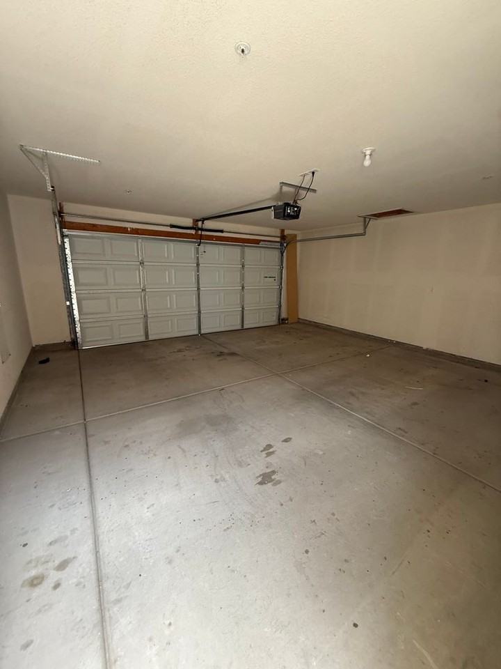 7279 E 39th St - Photo 4 of 16