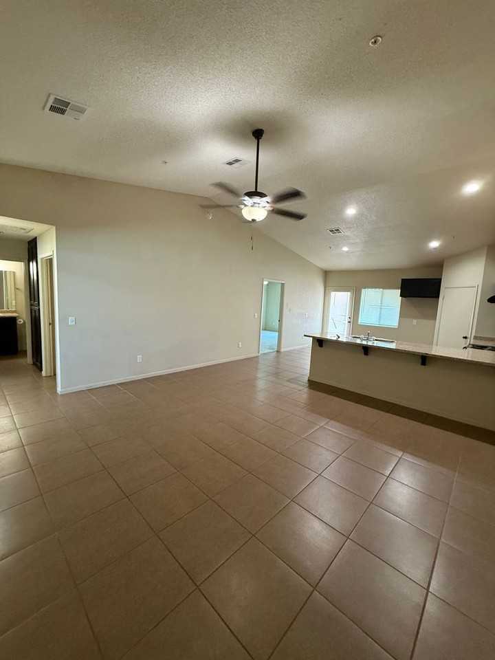 7279 E 39th St - Photo 5 of 16