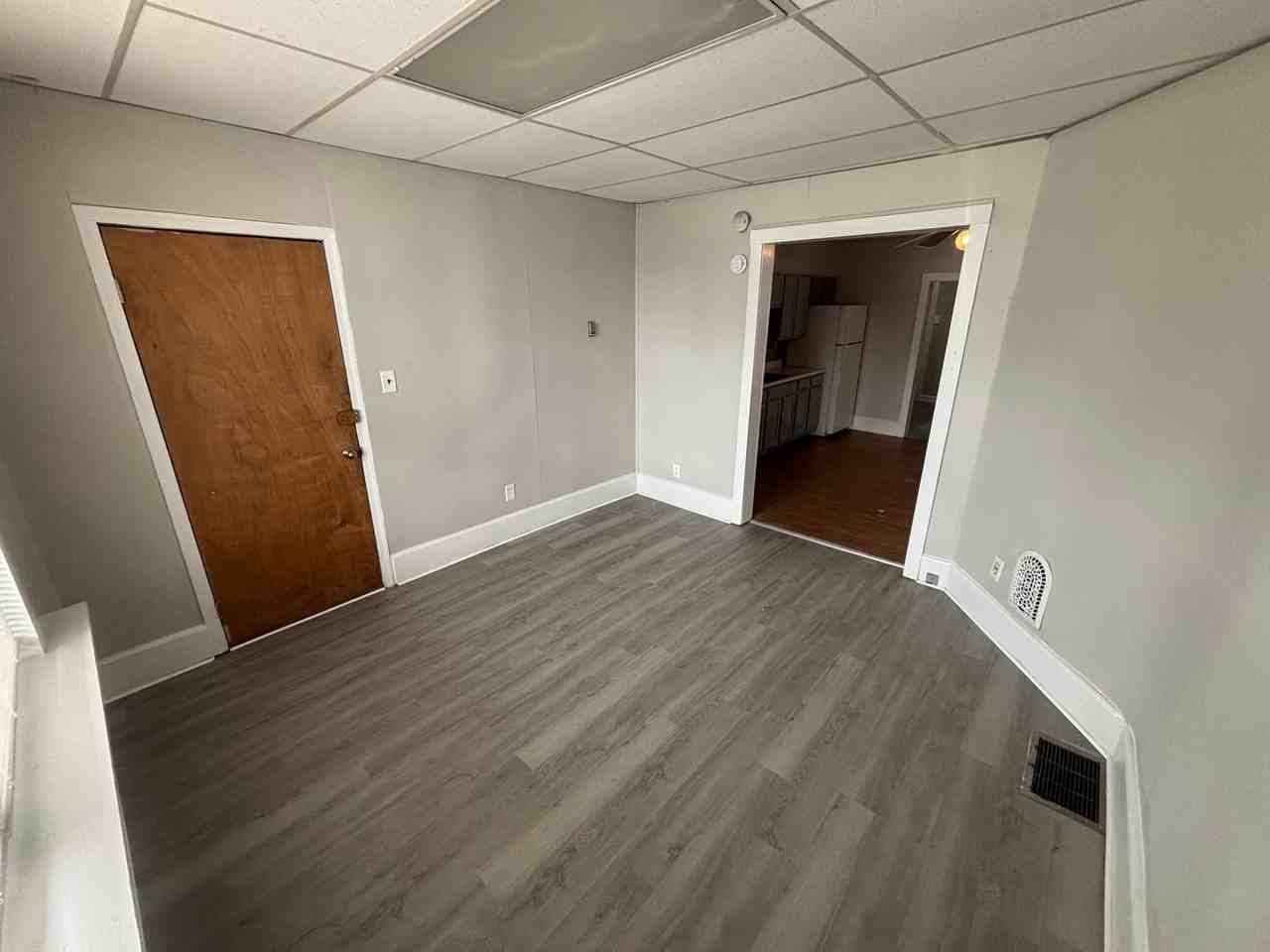 1039 Leiper St 1st Fl - Photo 2 of 10