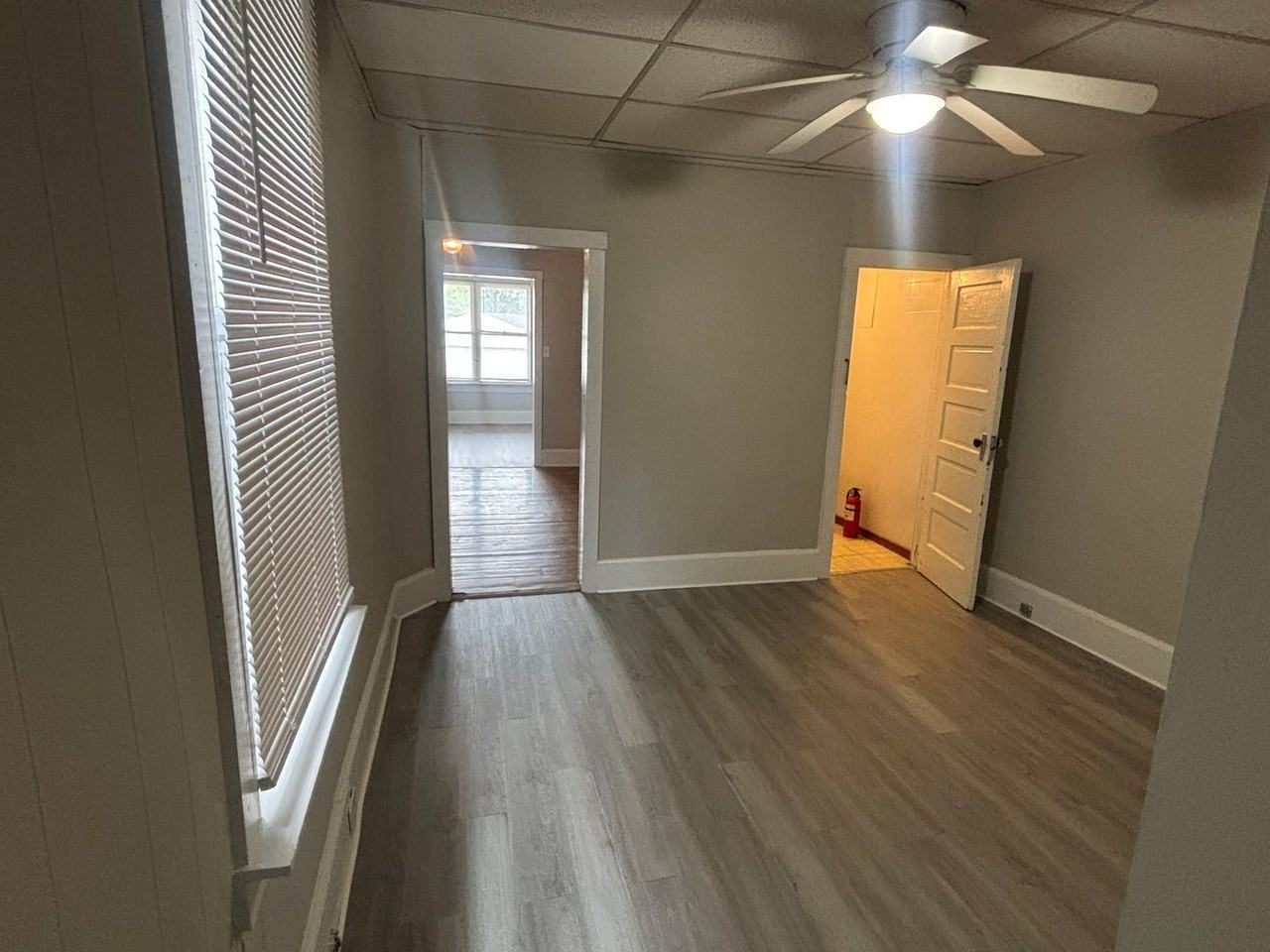 1039 Leiper St 1st Fl - Photo 7 of 10
