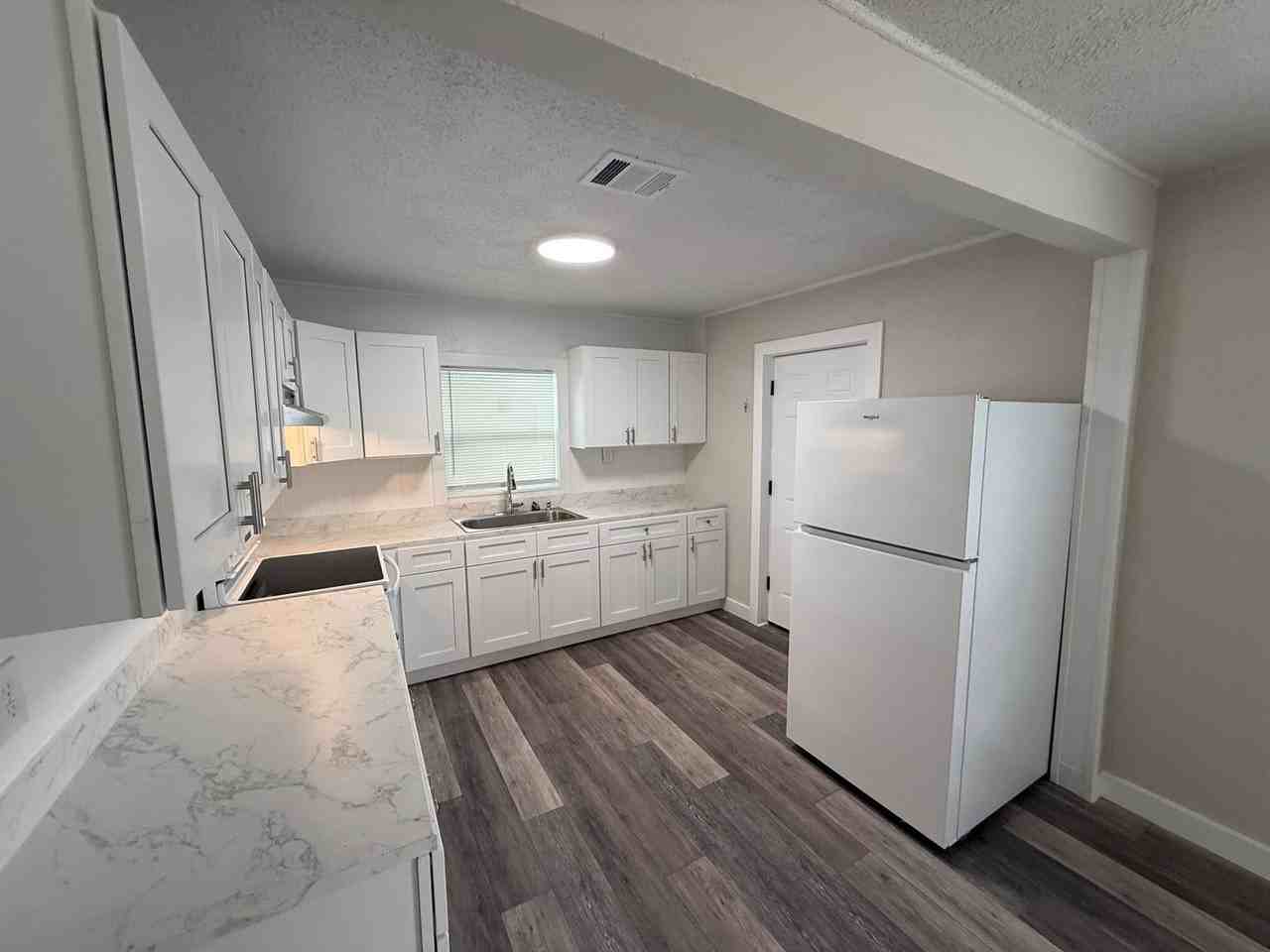 345 Birch St - Photo 3 of 19