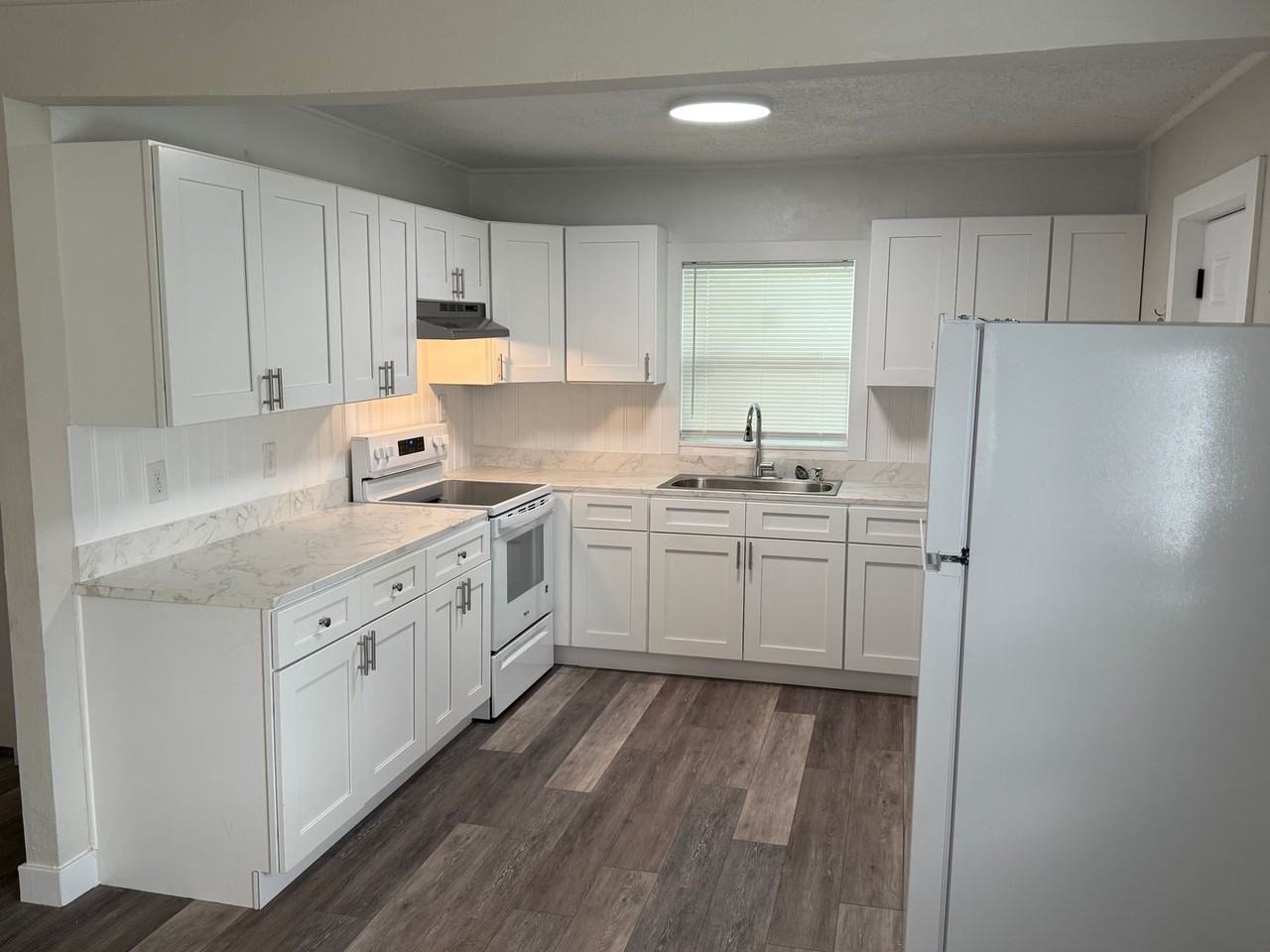 345 Birch St - Photo 4 of 19