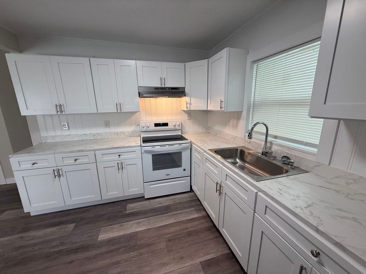345 Birch St - Photo 5 of 19