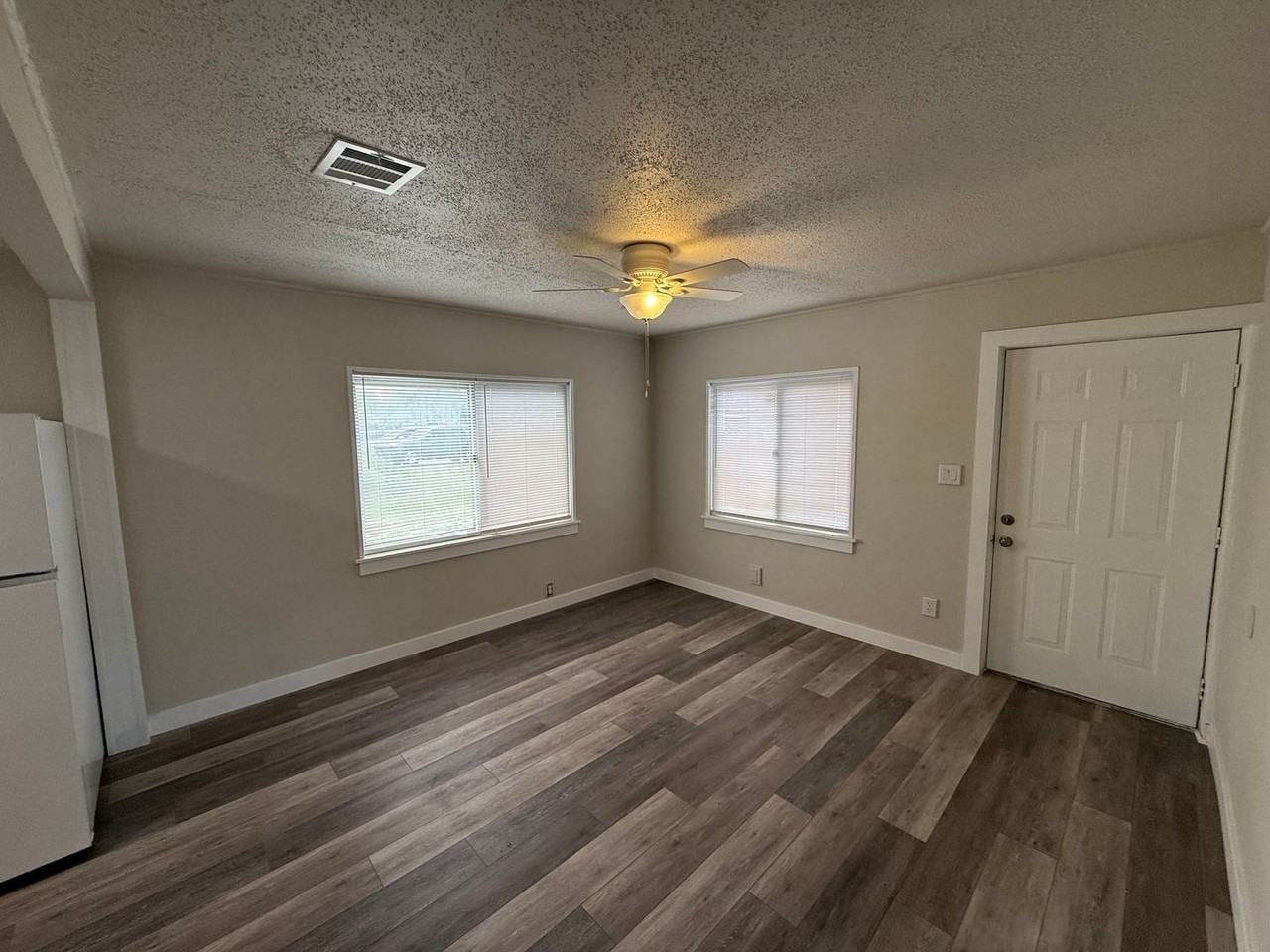 345 Birch St - Photo 7 of 19