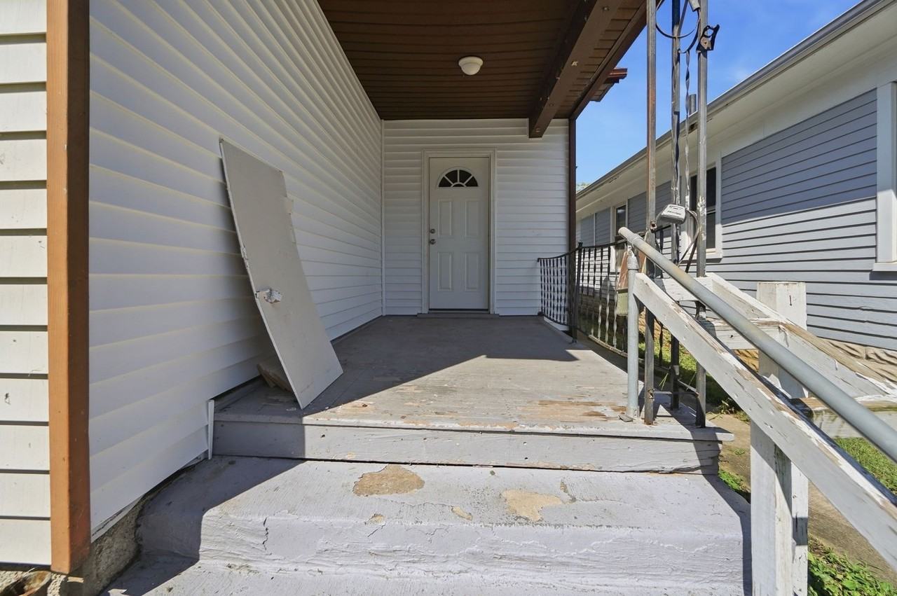413 Lockwood Ave - Photo 5 of 50