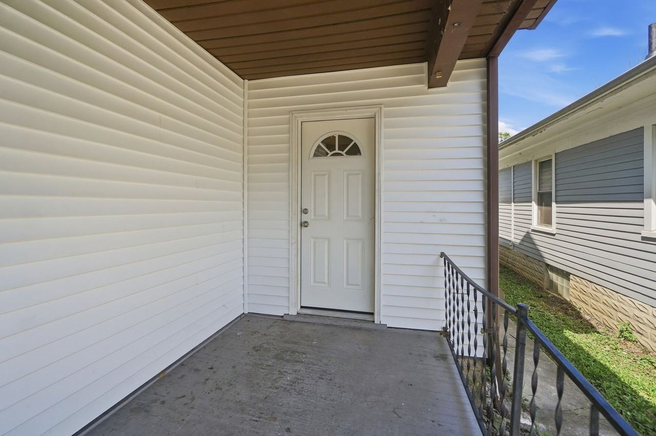 413 Lockwood Ave - Photo 6 of 50