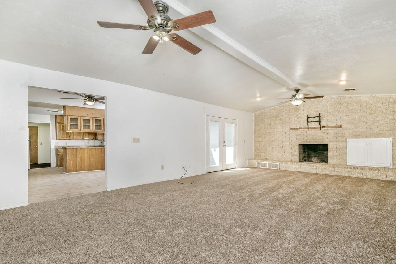 3103 Sw 27th Ave - Photo 4 of 18