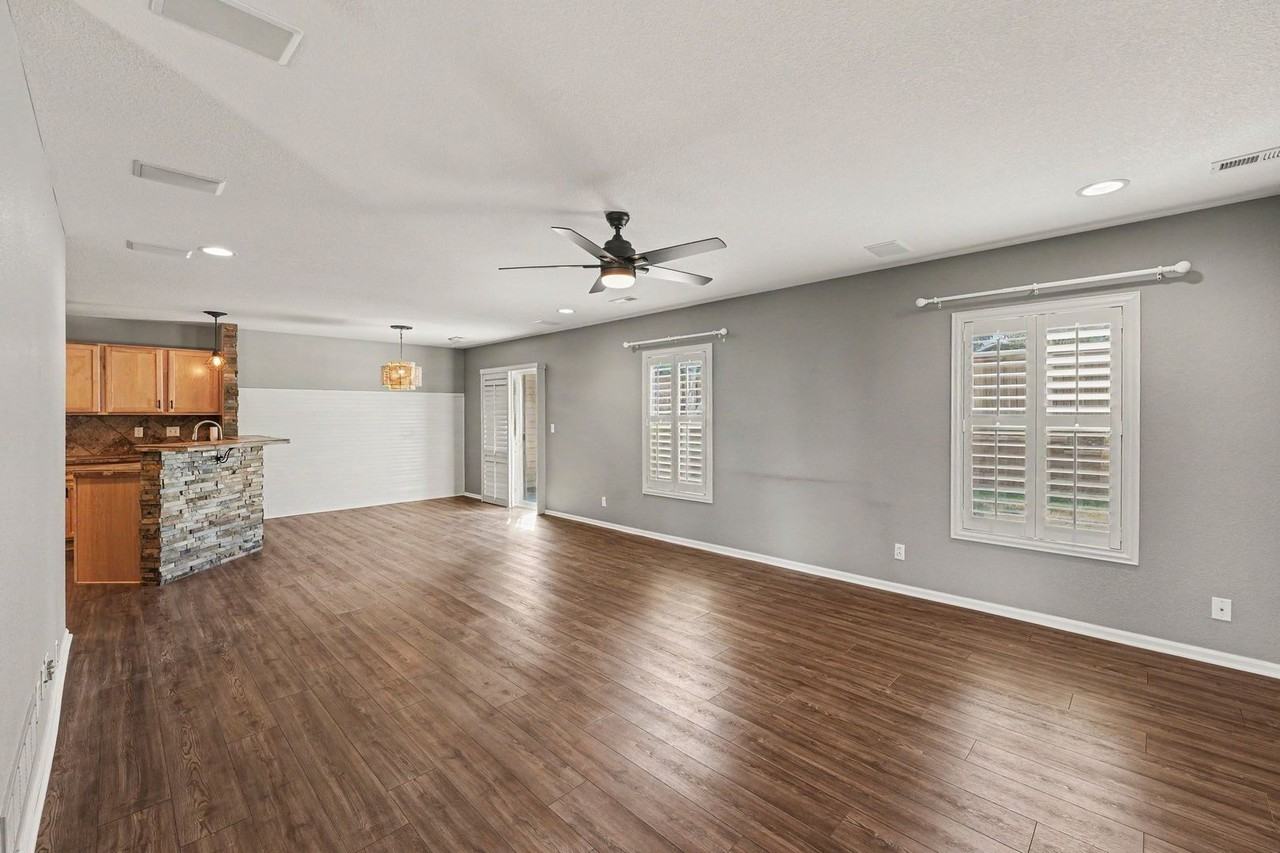 6238 Wescroft Ave - Photo 4 of 24