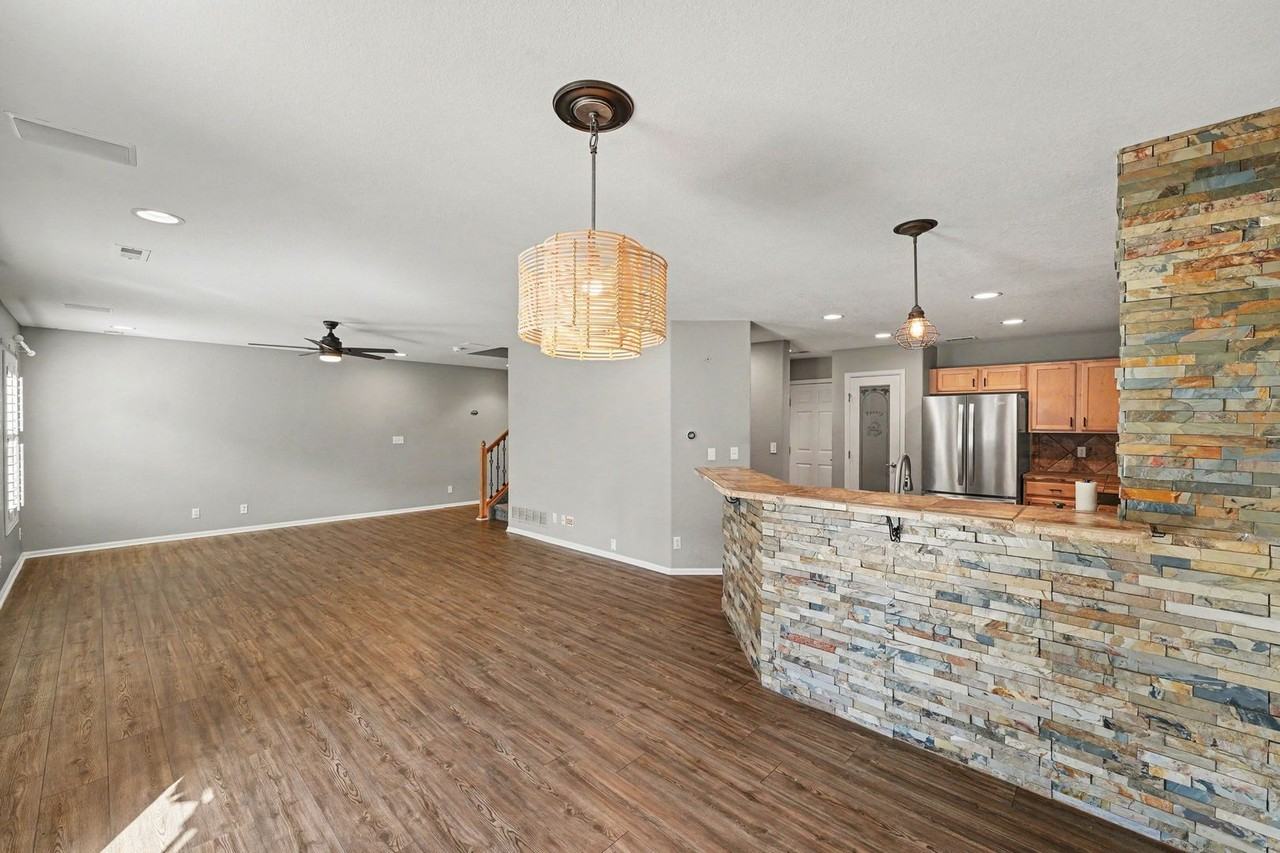 6238 Wescroft Ave - Photo 6 of 24