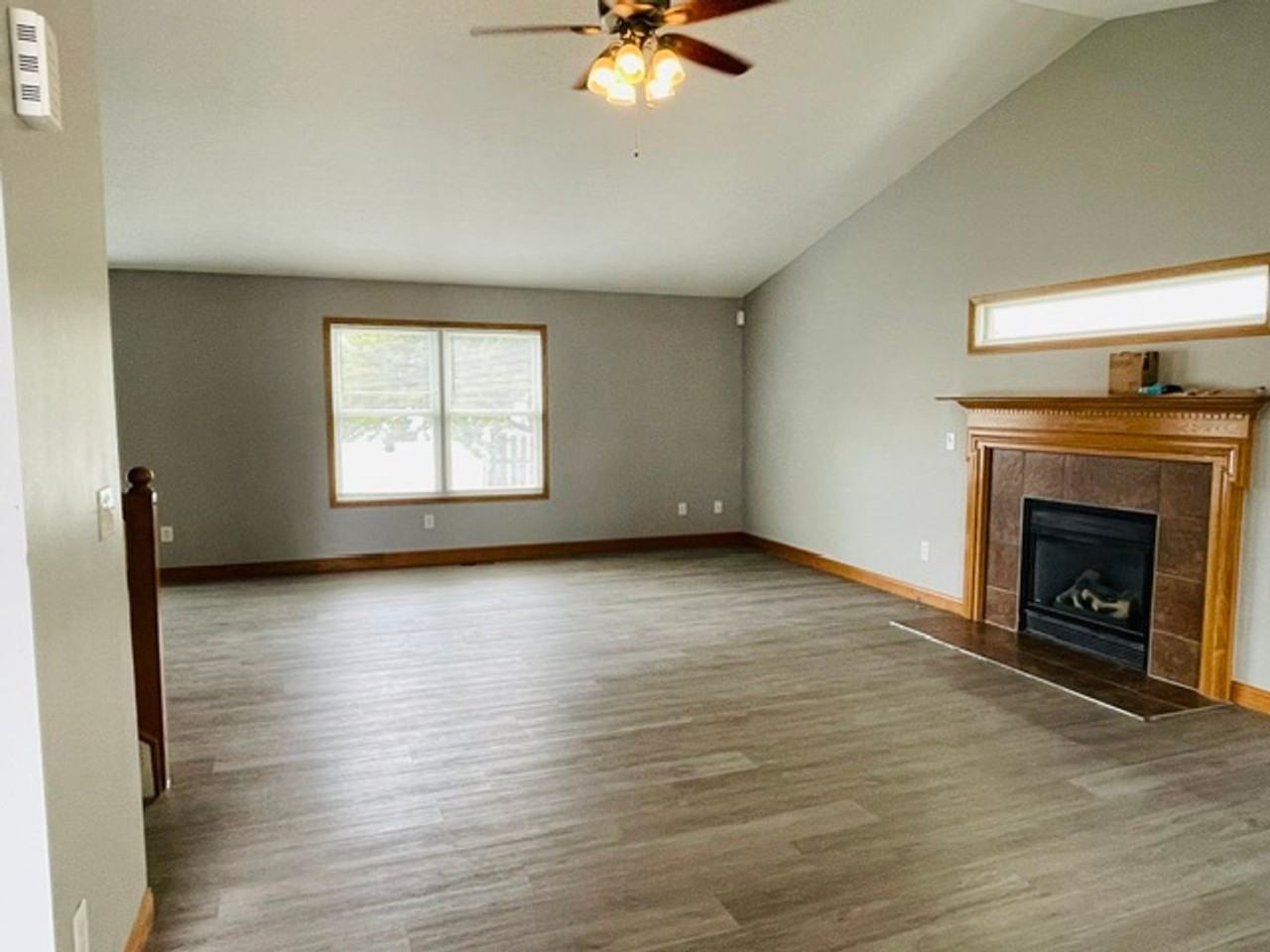 8575 Fernbrook Dr - Photo 4 of 35