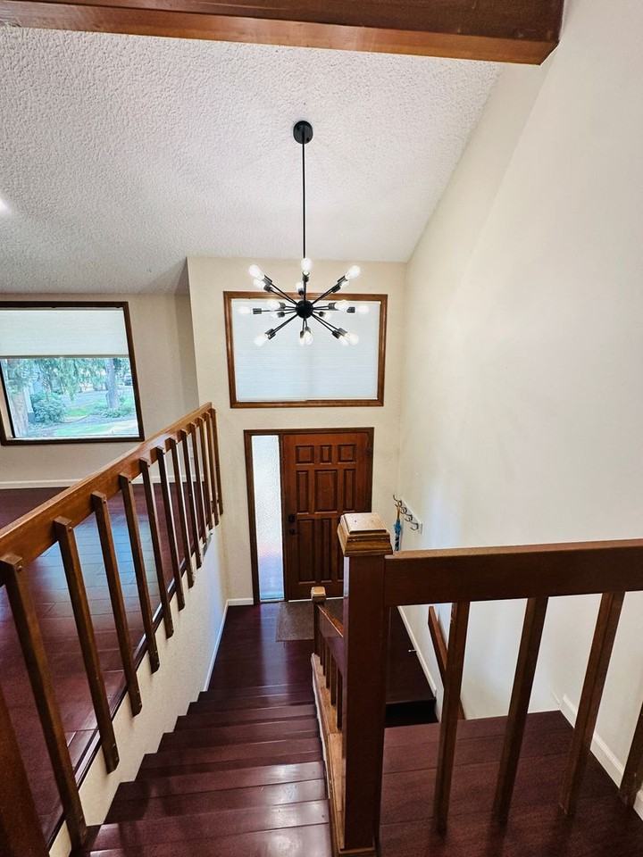 9307 Ne 83rd Ave - Photo 3 of 33