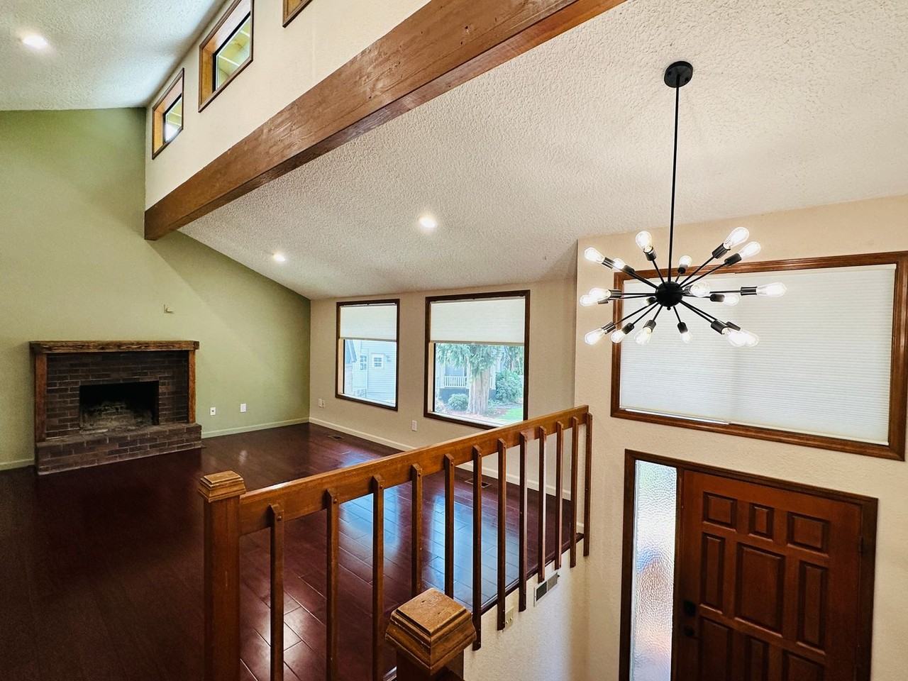9307 Ne 83rd Ave - Photo 4 of 33