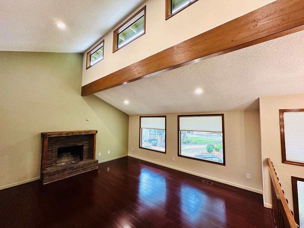 9307 Ne 83rd Ave - Photo 5 of 33
