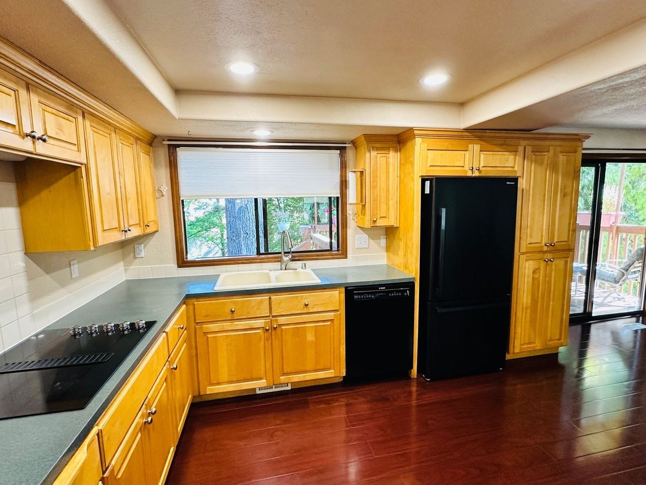 9307 Ne 83rd Ave - Photo 6 of 33