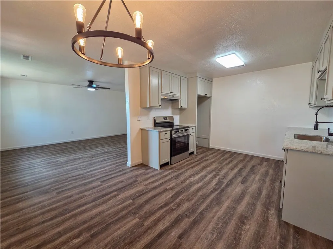 412 W Swallow Cir - Photo 3 of 26