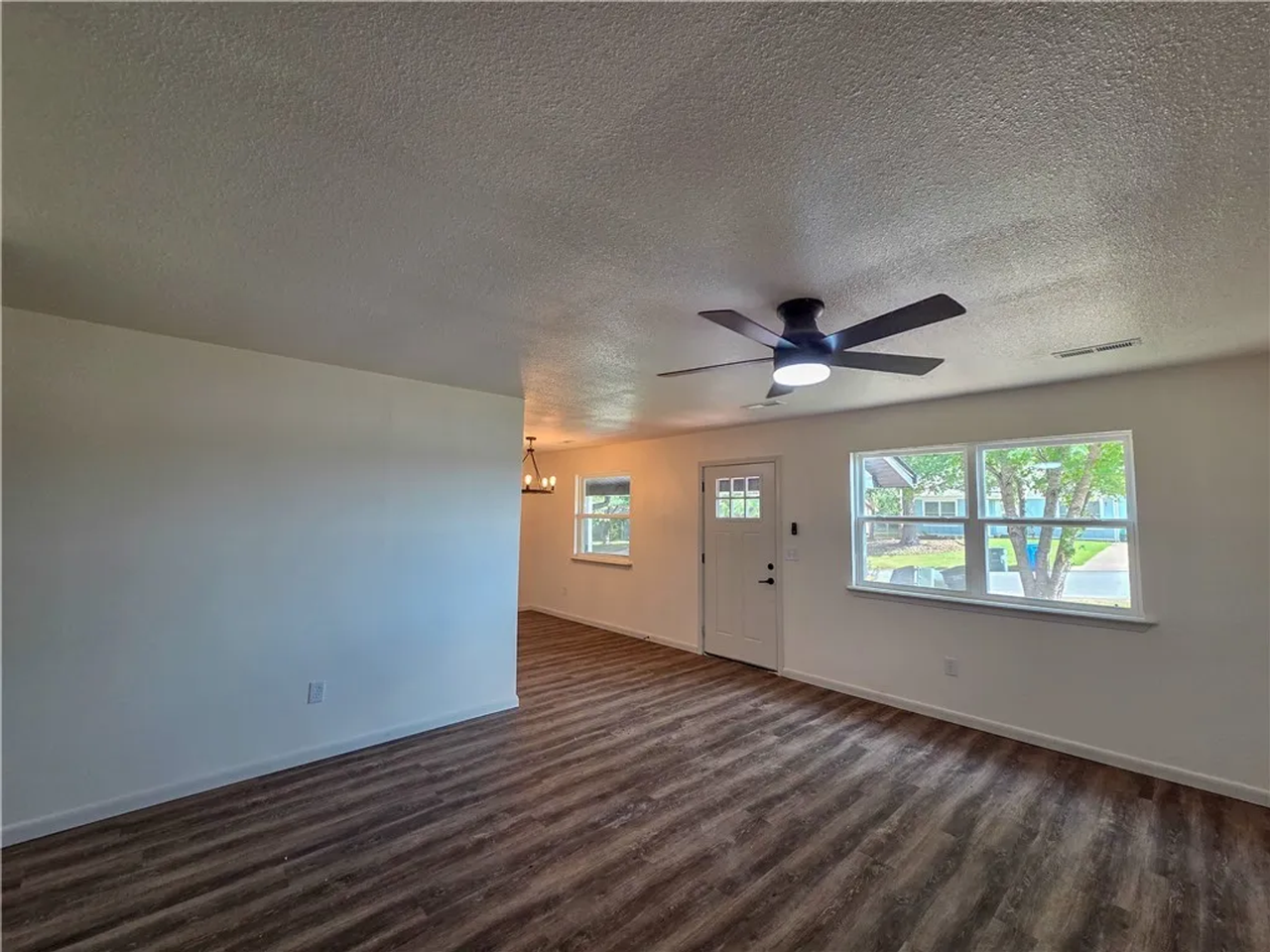 412 W Swallow Cir - Photo 4 of 26