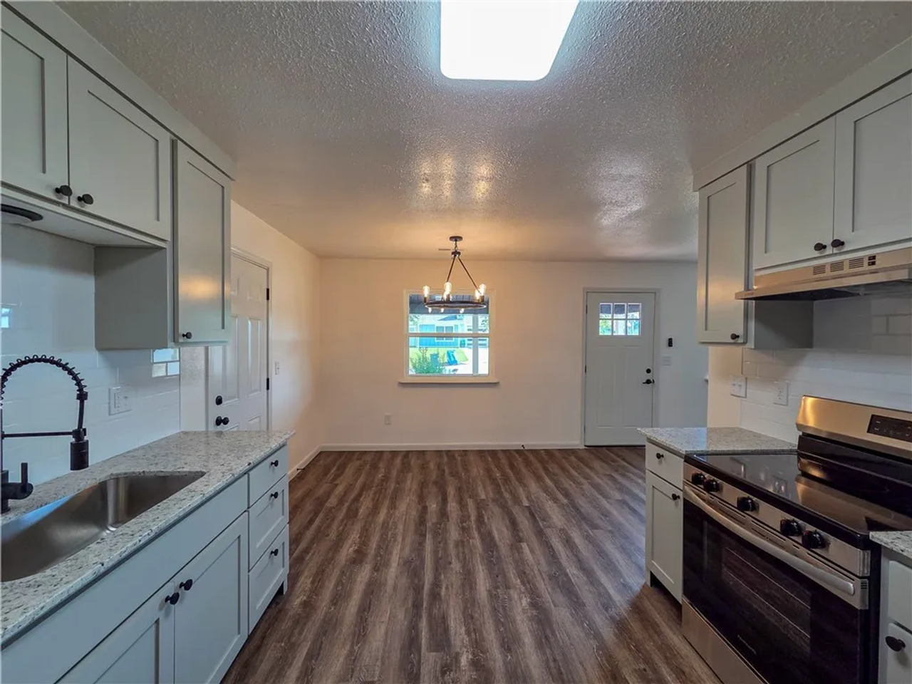 412 W Swallow Cir - Photo 5 of 26