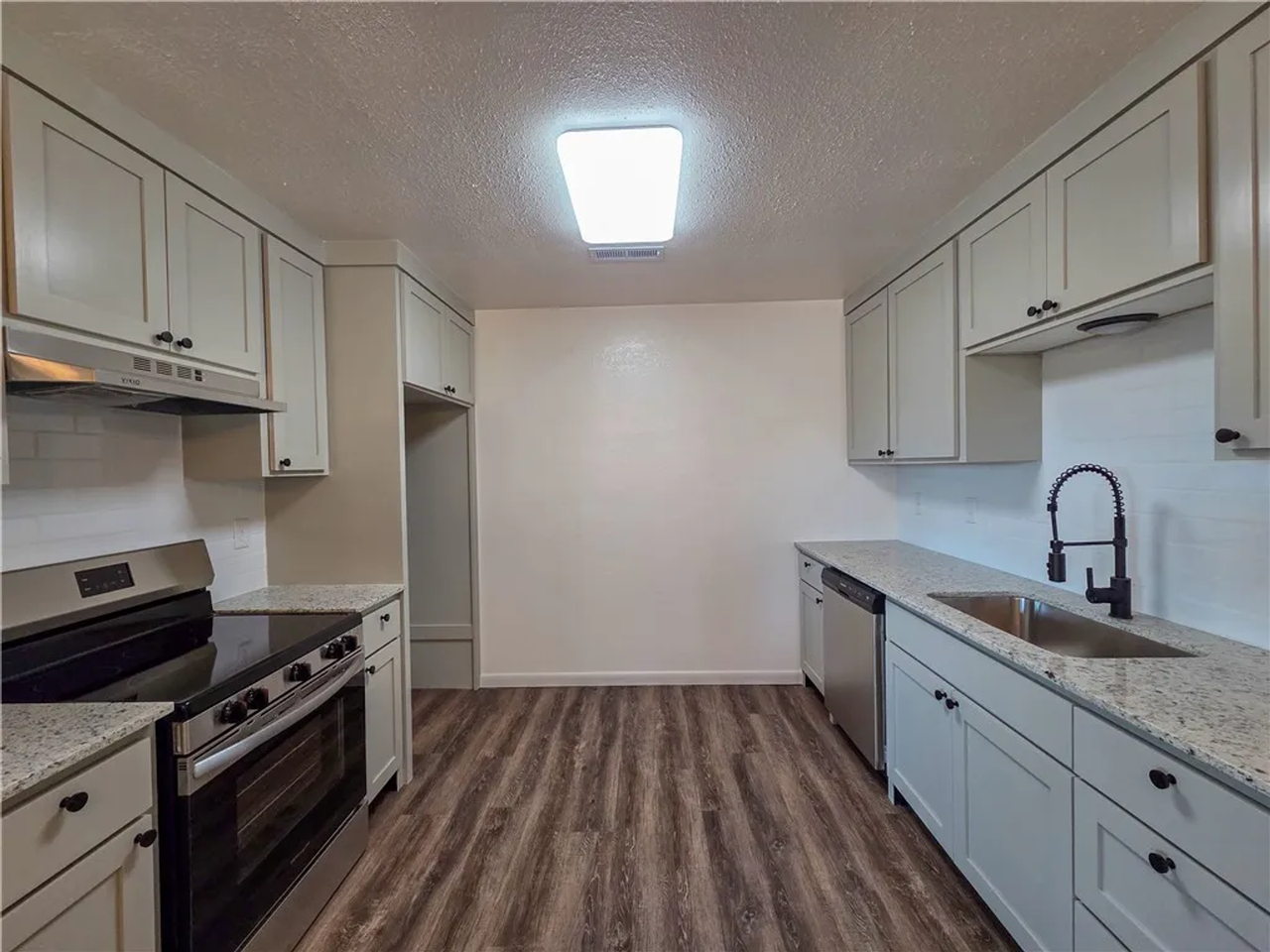 412 W Swallow Cir - Photo 6 of 26