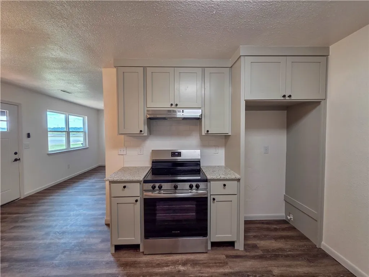 412 W Swallow Cir - Photo 7 of 26