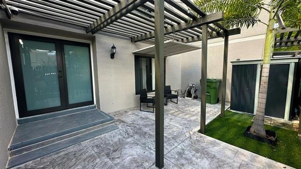 11205 11205 NW 15th St th 11205 - Photo 2 of 20