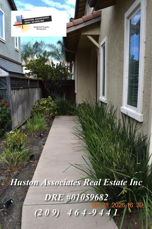 458 N Covina St - Photo 2 of 20