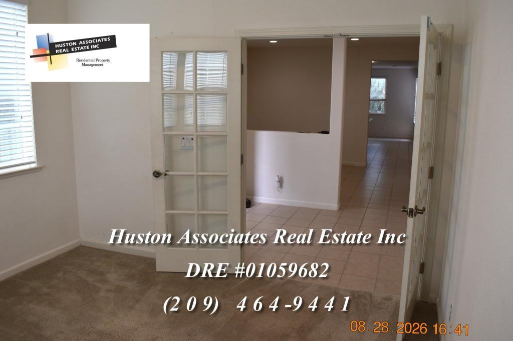 458 N Covina St - Photo 4 of 20