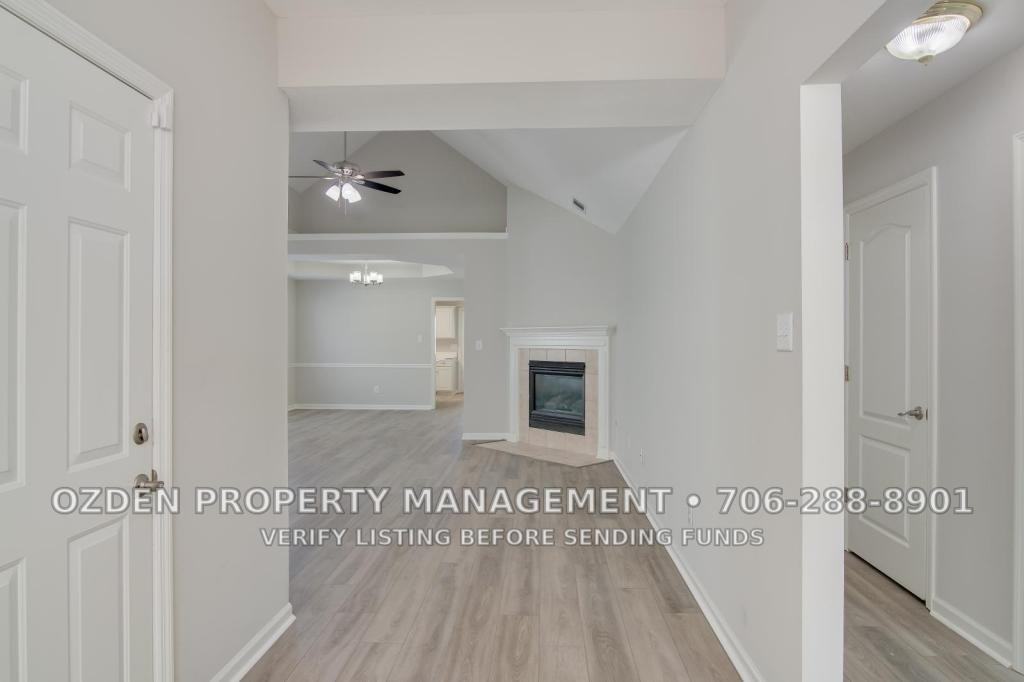 2525 Commons Trace Dr - Photo 4 of 32