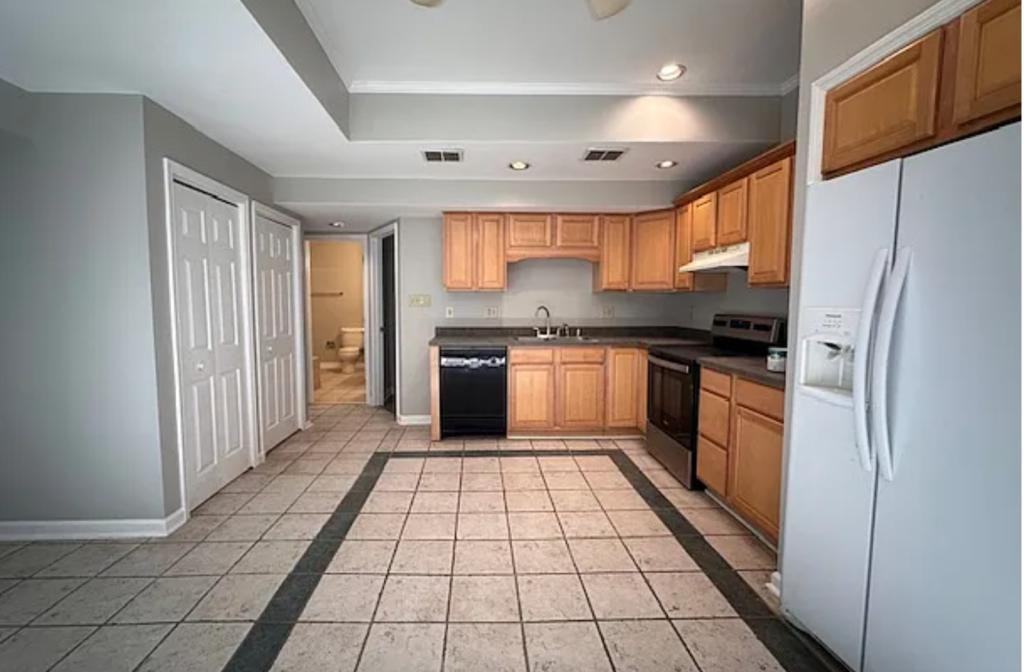 110 E Main St - Photo 2 of 12