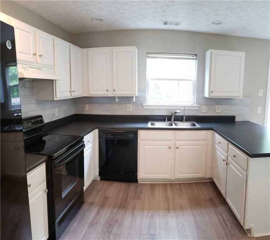 204 Wild Flower Ln - Photo 2 of 24