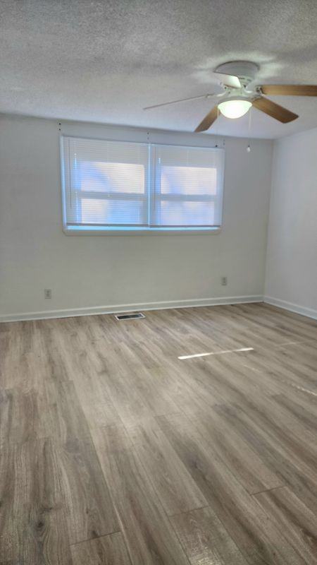 1321 Ann St Nw - Photo 5 of 9