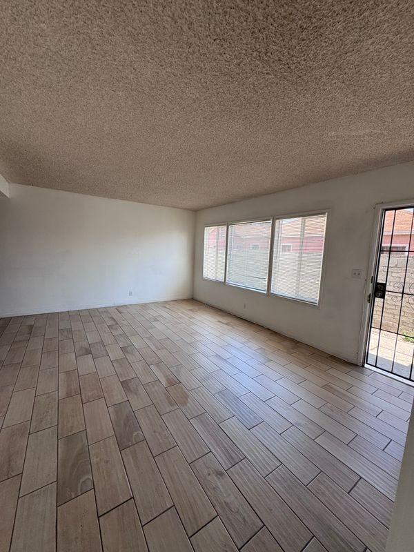 2770 Glenwood Pl - Photo 4 of 15
