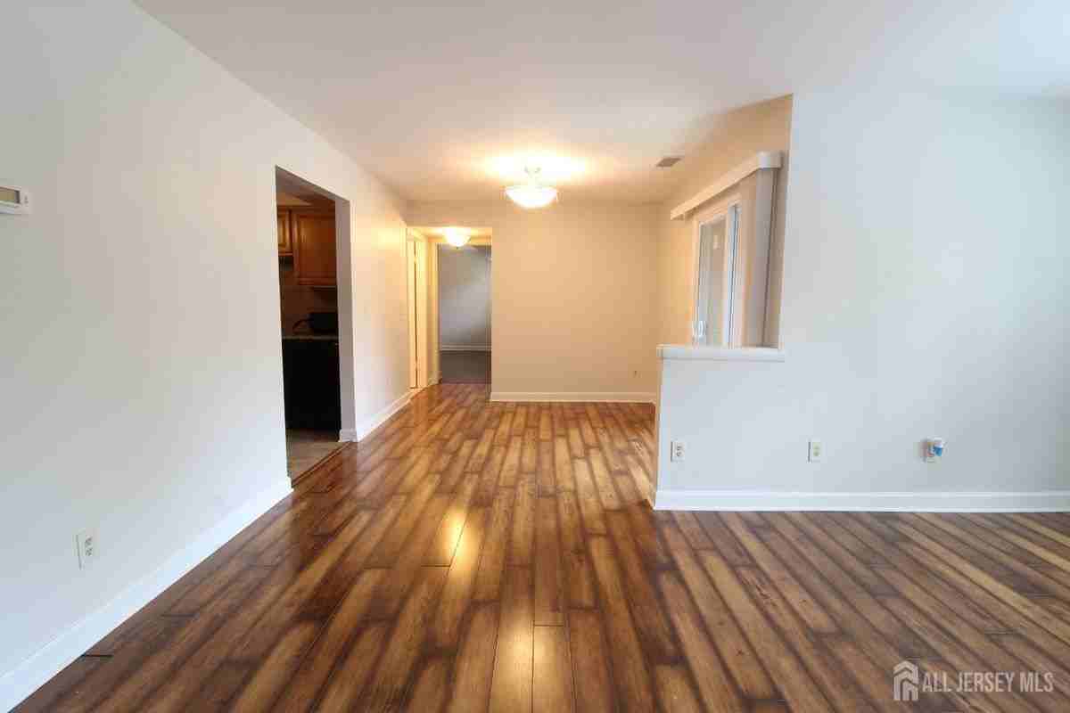 3123 Sayre Dr - Photo 4 of 25