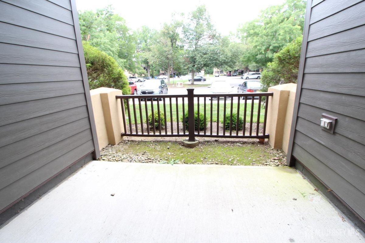 3123 Sayre Dr - Photo 6 of 25